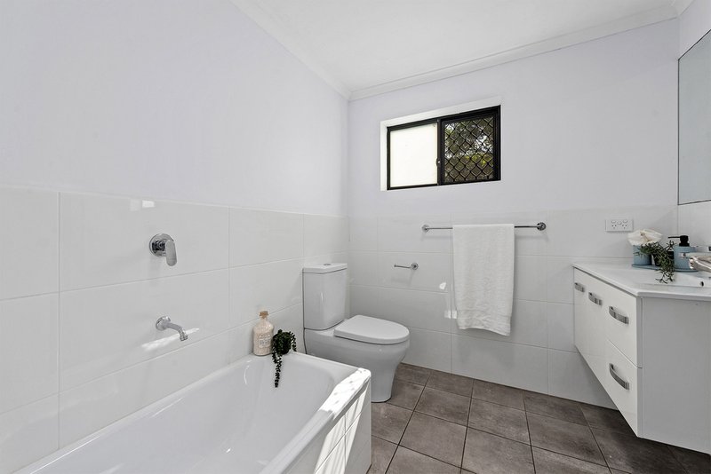 Photo - 18 Linfield Street, Mansfield QLD 4122 - Image 15