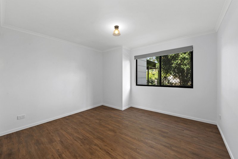 Photo - 18 Linfield Street, Mansfield QLD 4122 - Image 17
