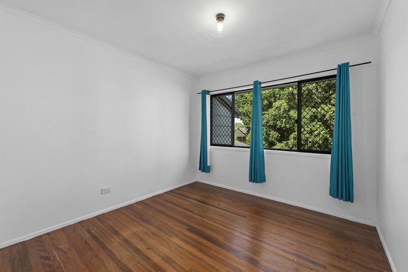 Photo - 18 Linfield Street, Mansfield QLD 4122 - Image 18