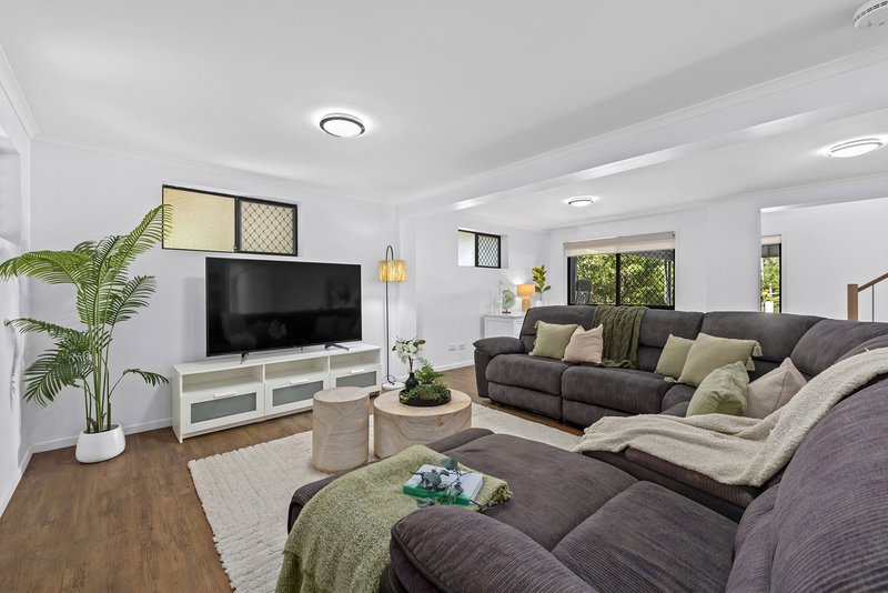 Photo - 18 Linfield Street, Mansfield QLD 4122 - Image 20