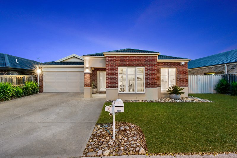 18 Litchfield Way, Taylors Hill VIC 3037