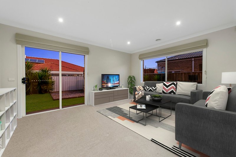 Photo - 18 Litchfield Way, Taylors Hill VIC 3037 - Image 10