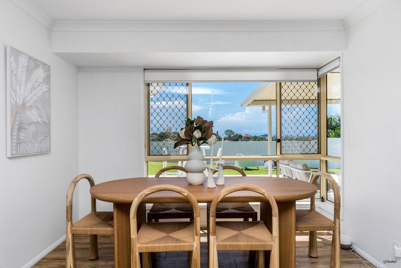 Photo - 18 Lochlomond Drive, Banora Point NSW 2486 - Image 13