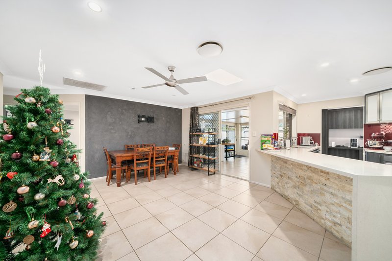 Photo - 18 Lockhart Place, Murrumba Downs QLD 4503 - Image 12