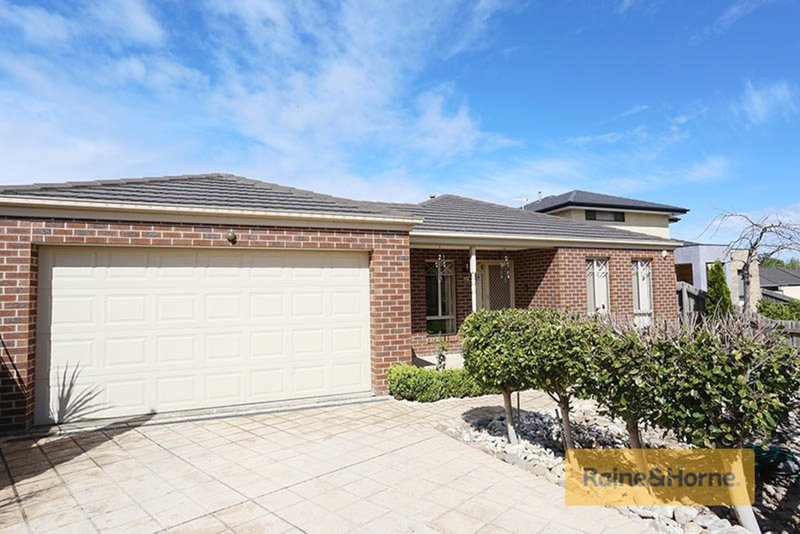 18 Lockwood Drive, Roxburgh Park VIC 3064