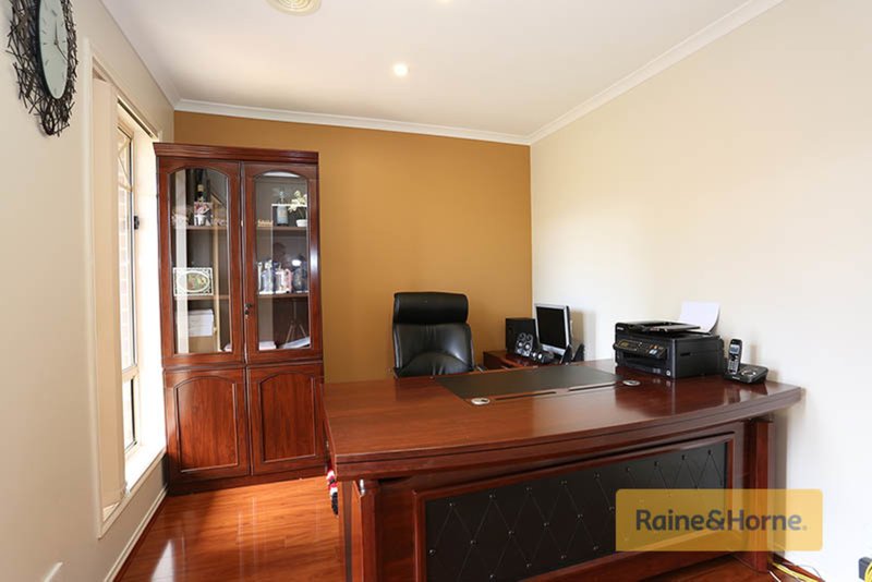 Photo - 18 Lockwood Drive, Roxburgh Park VIC 3064 - Image 6