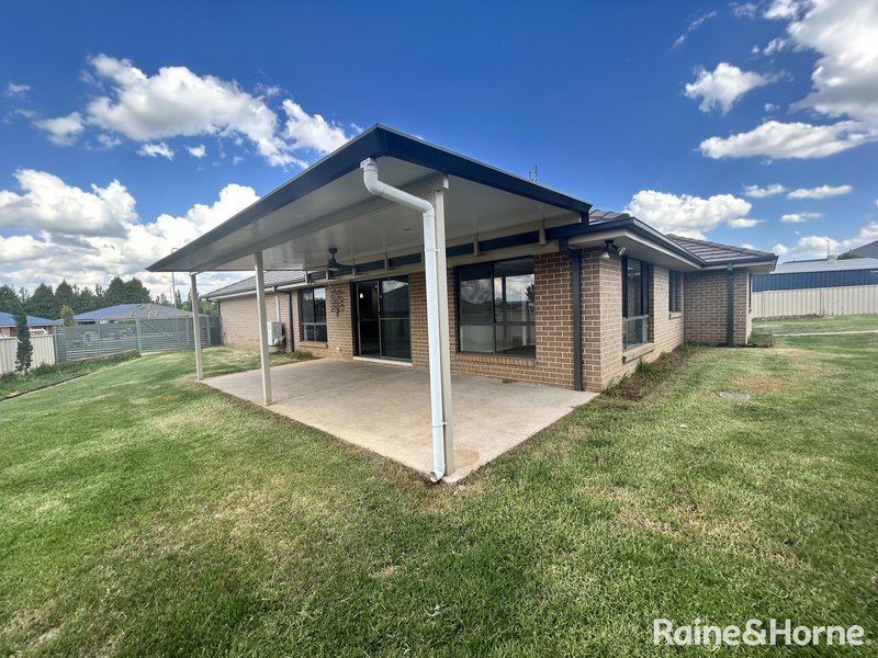 Photo - 18 Lombardy Way, Orange NSW 2800 - Image 19