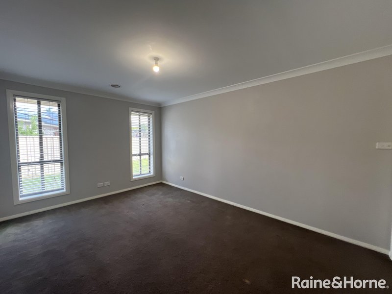 Photo - 18 Lombardy Way, Orange NSW 2800 - Image 22