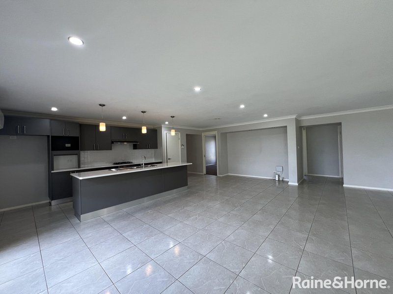 Photo - 18 Lombardy Way, Orange NSW 2800 - Image 24