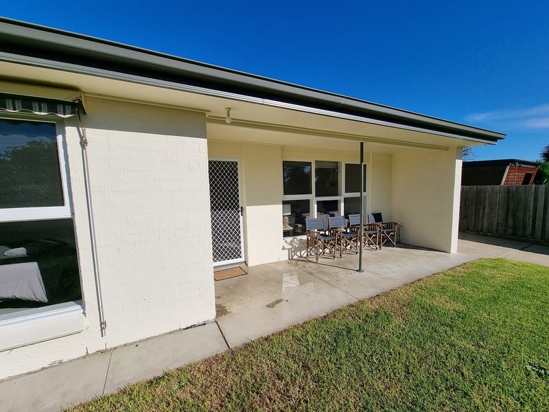 Photo - 18 Long Street, Lakes Entrance VIC 3909 - Image 2