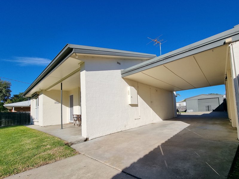 Photo - 18 Long Street, Lakes Entrance VIC 3909 - Image 4