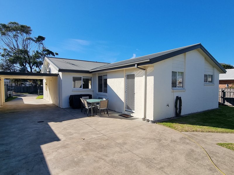 Photo - 18 Long Street, Lakes Entrance VIC 3909 - Image 5