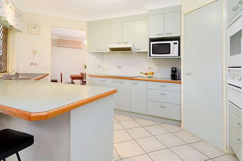 Photo - 18 Lorenc Place, Bridgeman Downs QLD 4035 - Image 3