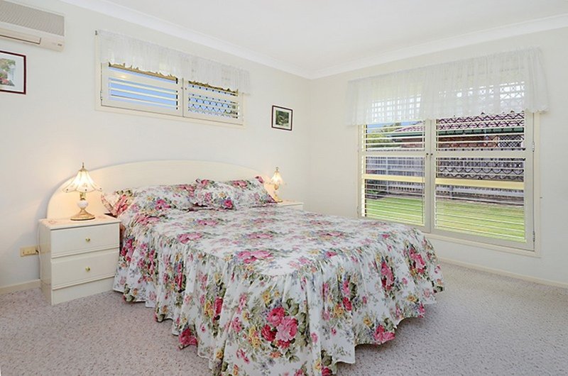 Photo - 18 Lorenc Place, Bridgeman Downs QLD 4035 - Image 5