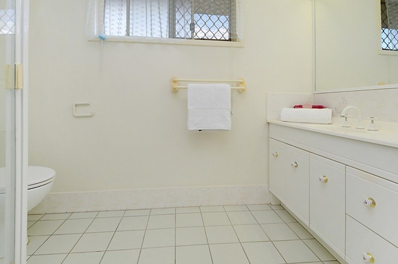 Photo - 18 Lorenc Place, Bridgeman Downs QLD 4035 - Image 6