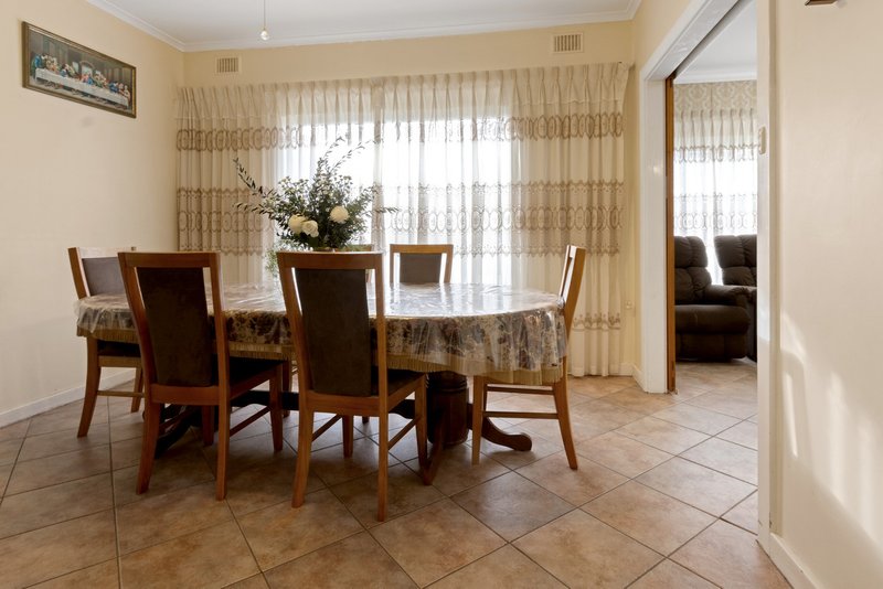 Photo - 18 Lorenz Street, Campbelltown SA 5074 - Image 8