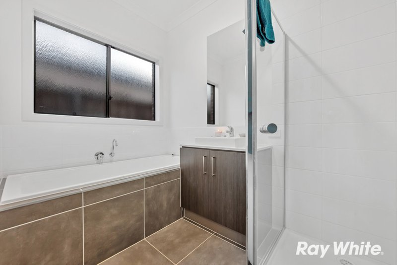 Photo - 18 Lumiere Blvd , Truganina VIC 3029 - Image 16