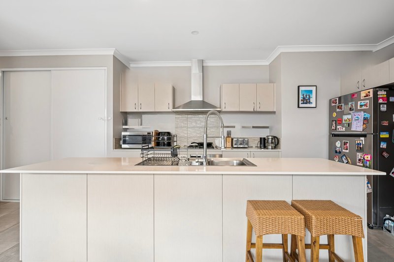Photo - 18 Lutea Loop, Hilbert WA 6112 - Image 3