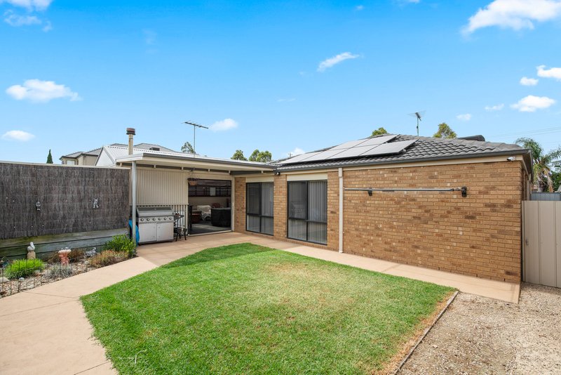 Photo - 18 Lynbridge Crescent, Tarneit VIC 3029 - Image 16