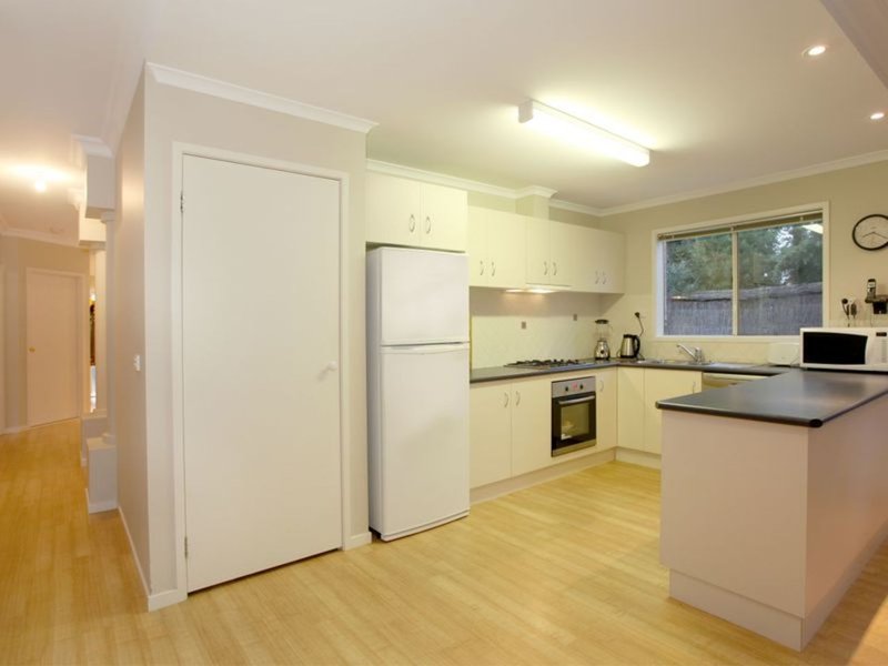 Photo - 18 Macalister Place, Pakenham VIC 3810 - Image 7