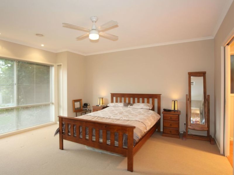 Photo - 18 Macalister Place, Pakenham VIC 3810 - Image 13