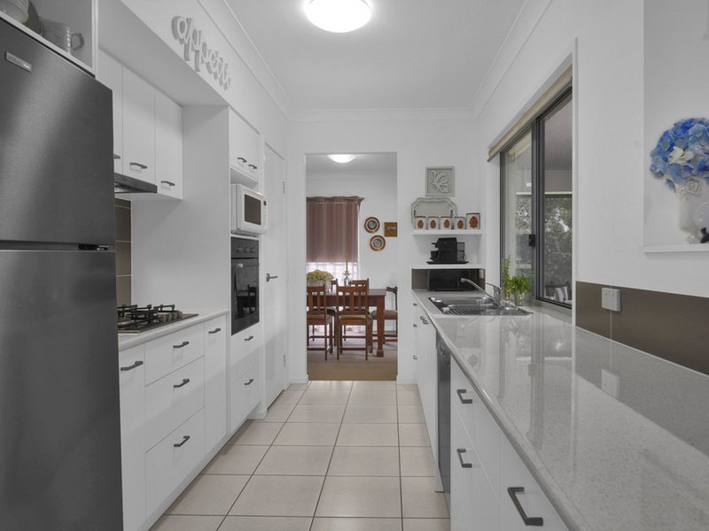 Photo - 18 Macdonald Place, Carseldine QLD 4034 - Image 6