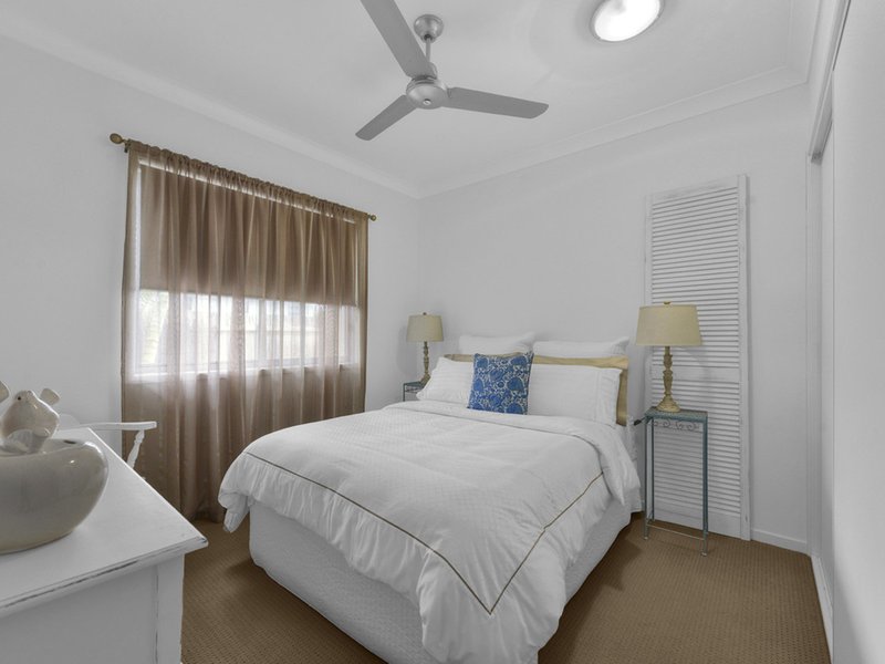 Photo - 18 Macdonald Place, Carseldine QLD 4034 - Image 13