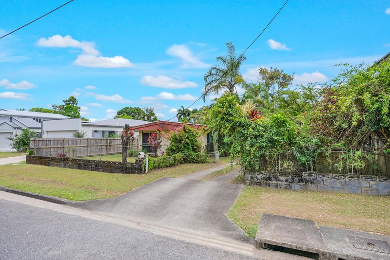 Photo - 18 Macilwraith Street, Manoora QLD 4870 - Image 4