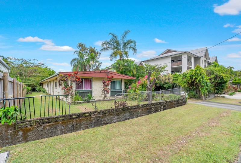 Photo - 18 Macilwraith Street, Manoora QLD 4870 - Image 8