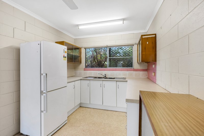 Photo - 18 Macilwraith Street, Manoora QLD 4870 - Image 9