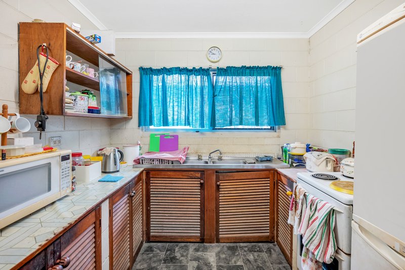 Photo - 18 Macilwraith Street, Manoora QLD 4870 - Image 17