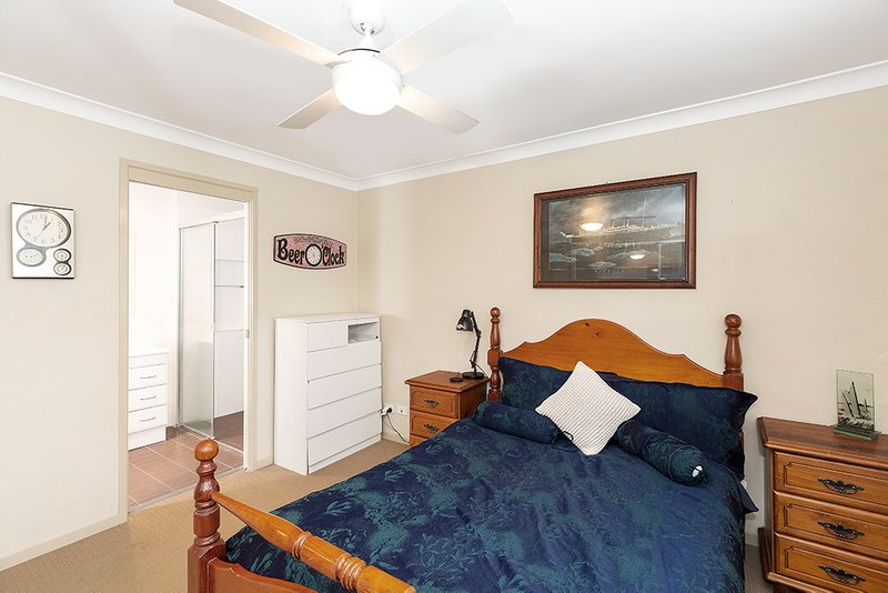 Photo - 18 Macquarie Road, Fennell Bay NSW 2283 - Image 10