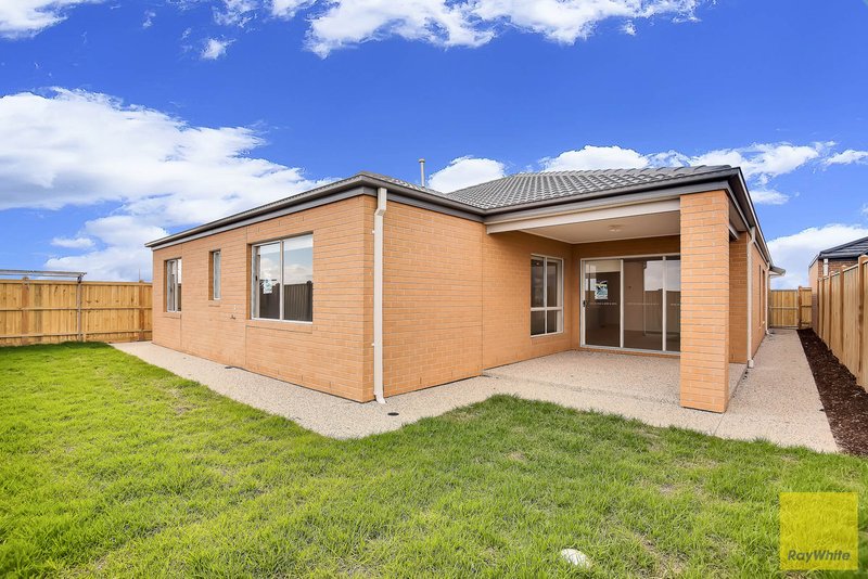 Photo - 18 Madden Boulevard, Tarneit VIC 3029 - Image 10