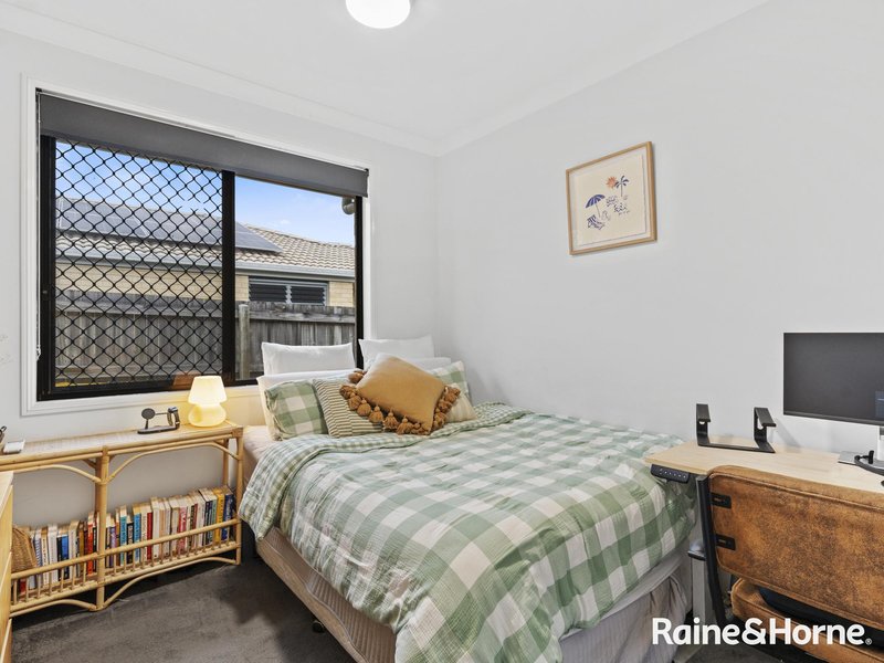 Photo - 18 Magnetic Place, Redland Bay QLD 4165 - Image 20