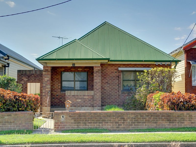 Photo - 18 Maitland Street, Stockton NSW 2295 - Image 3