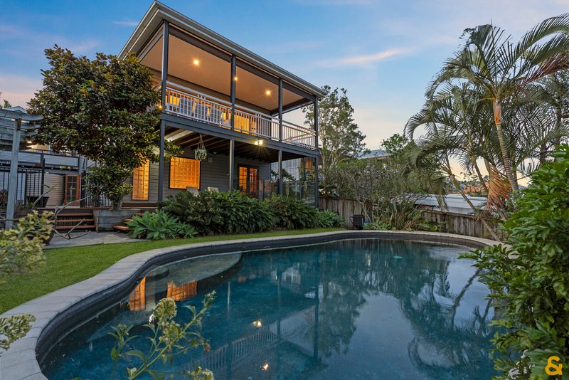 Photo - 18 Manly Road, Manly QLD 4179 - Image 1