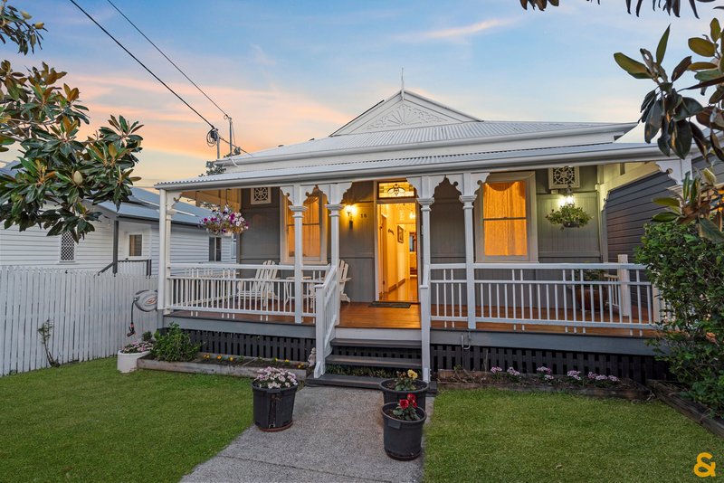 Photo - 18 Manly Road, Manly QLD 4179 - Image 3