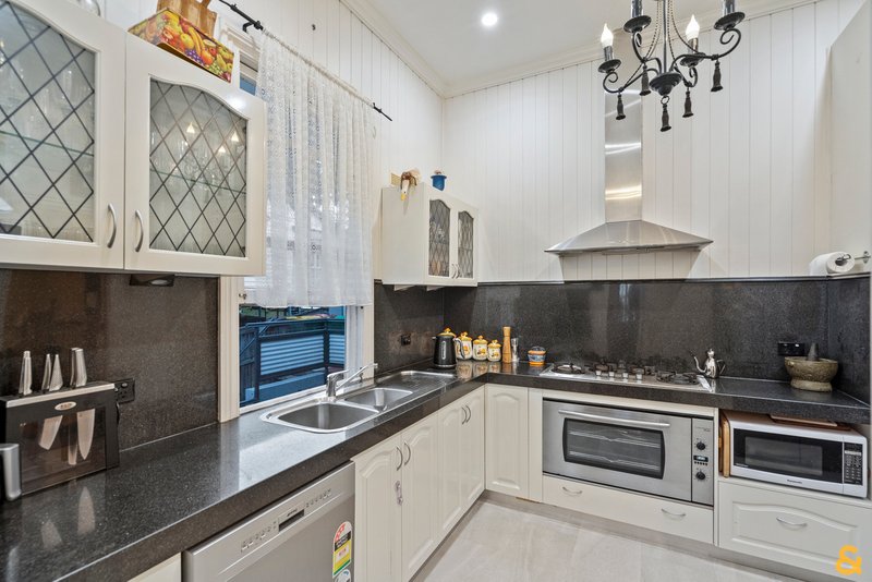 Photo - 18 Manly Road, Manly QLD 4179 - Image 8