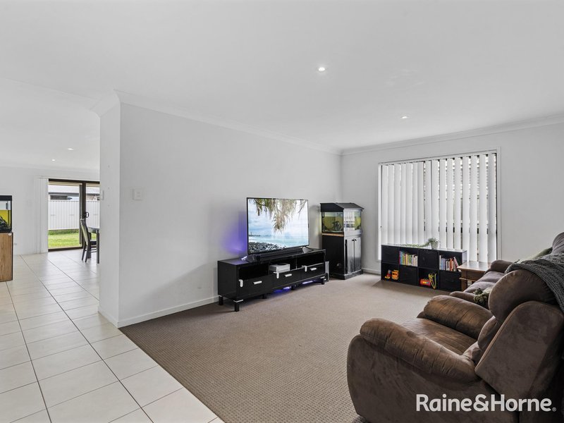 Photo - 18 Maree Place, Redland Bay QLD 4165 - Image 3