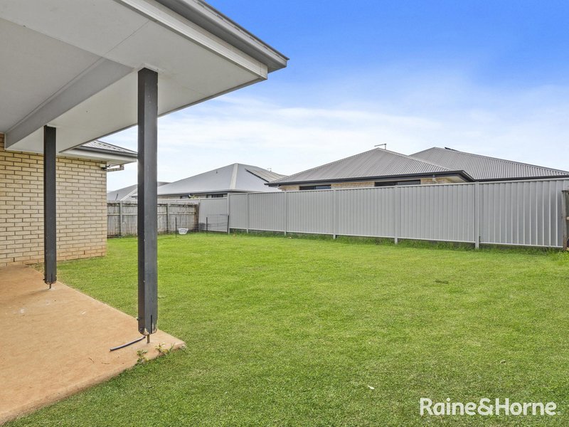 Photo - 18 Maree Place, Redland Bay QLD 4165 - Image 14