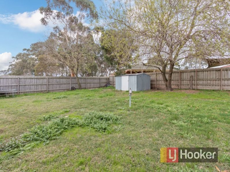 Photo - 18 Mark Court, Hampton Park VIC 3976 - Image 13