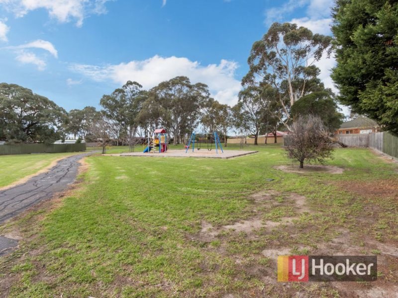 Photo - 18 Mark Court, Hampton Park VIC 3976 - Image 15