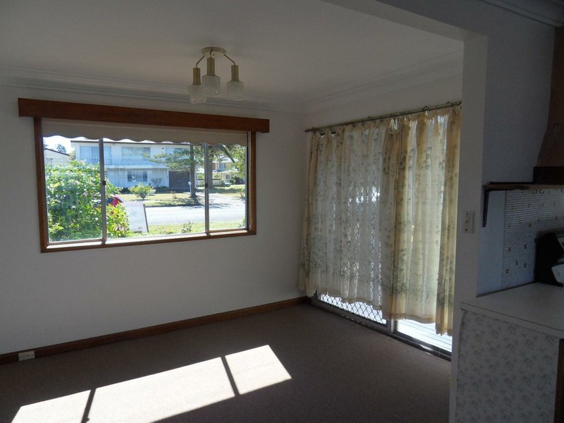 Photo - 18 Marks Road, Gorokan NSW 2263 - Image 10