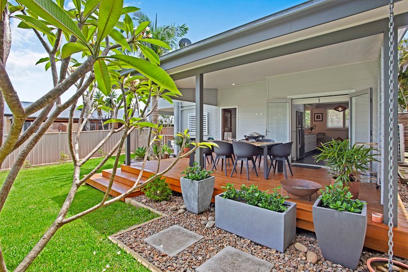 Photo - 18 Marlowe Road, Bateau Bay NSW 2261 - Image 4