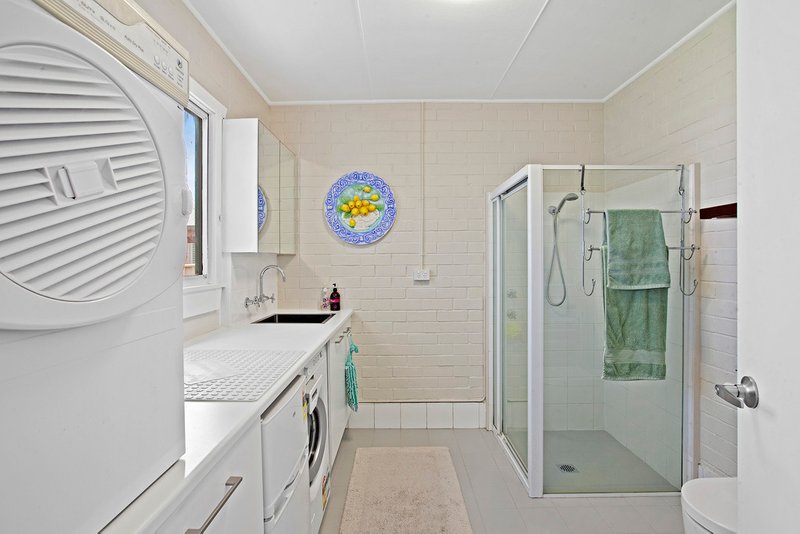 Photo - 18 Marlowe Road, Bateau Bay NSW 2261 - Image 14