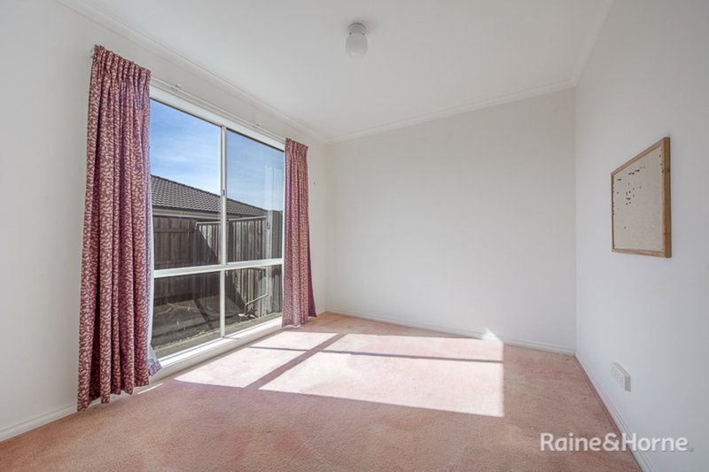 Photo - 18 Marsh Crescent, Sunbury VIC 3429 - Image 7