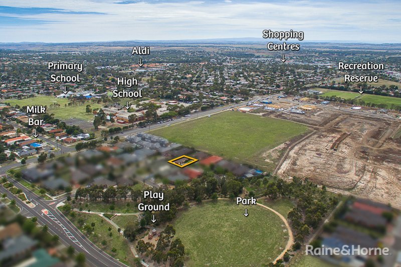 Photo - 18 Marsh Crescent, Sunbury VIC 3429 - Image 10