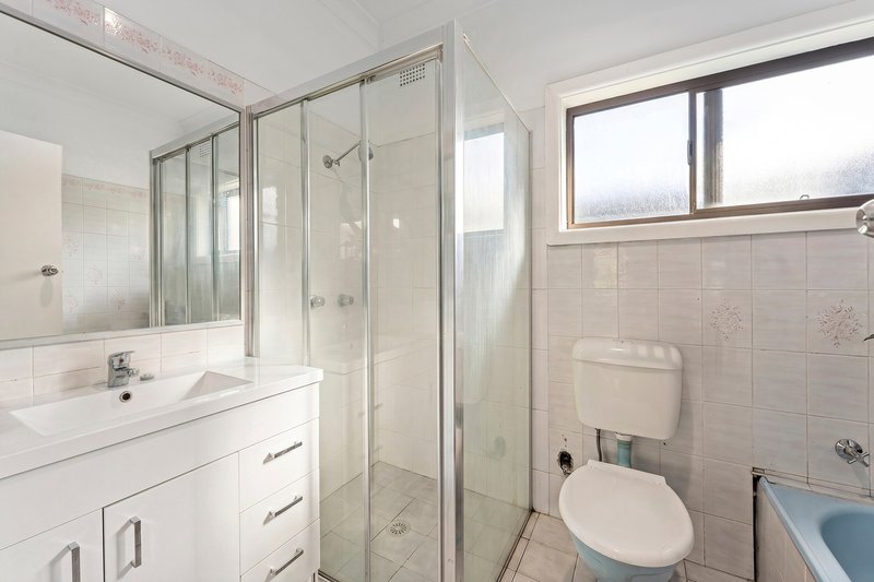 Photo - 18 Matthews Crescent, Port Kembla NSW 2505 - Image 5