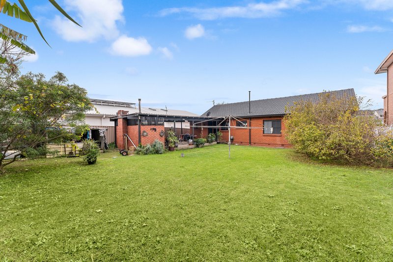 Photo - 18 Matthews Crescent, Port Kembla NSW 2505 - Image 6