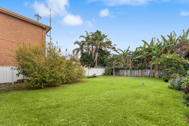 Photo - 18 Matthews Crescent, Port Kembla NSW 2505 - Image 7
